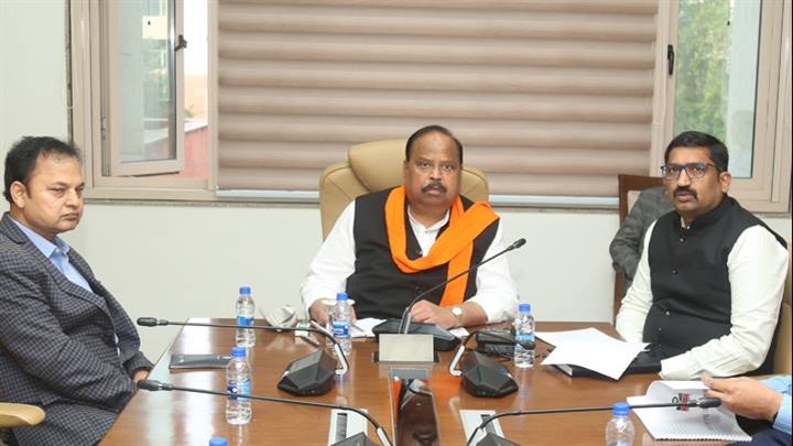 एमएसएमई मंत्री श्री काश्यप ने की योजनाओ की समीक्षा